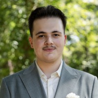 Portrait professionnel de Lucas Jammes, fondateur et consultant technique à Chamalières.